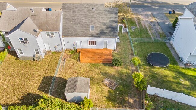 Building Photo - 670 Middletown Ave