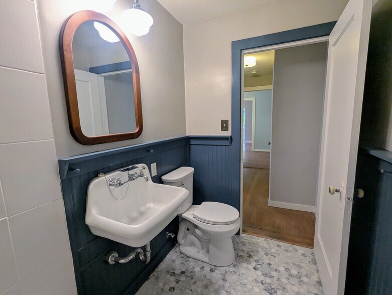 Bathroom - 2727 T St