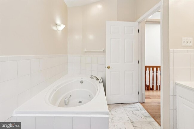 Building Photo - 14 Seaton Pl NW