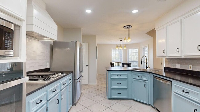 Building Photo - 1803 Fernhaven Cir