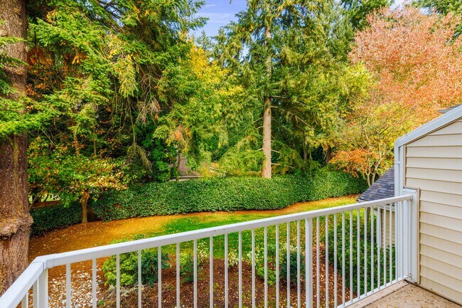 Building Photo - Wonderfully Maintained 2 Bedroom Townhome ...