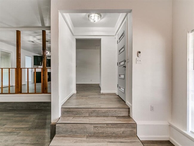 Building Photo - 816 S Santa Fe Dr