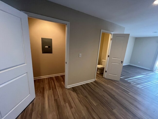 Building Photo - 3 bedroom townhome