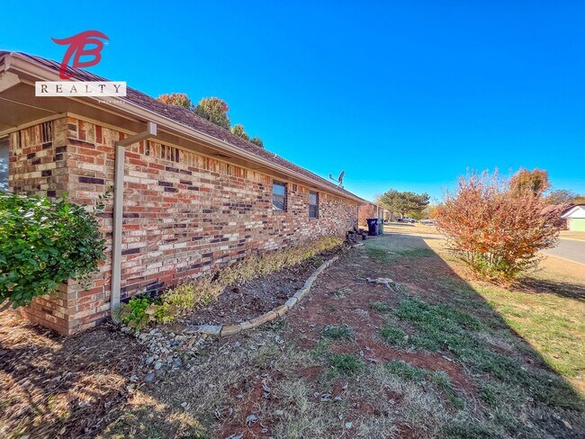 Building Photo - 6811 Lyrewood Ln