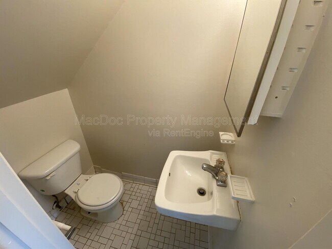 Building Photo - 809 Denton Cir