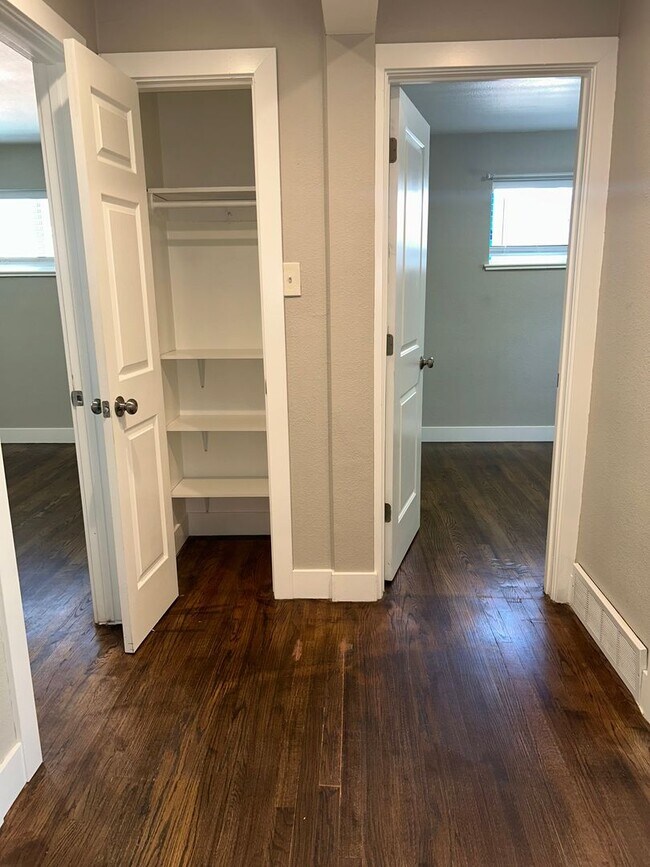 Building Photo - Updated 4 Bed Home with Finished Basement, Central A/C & Fenced Yard in Lakewood!