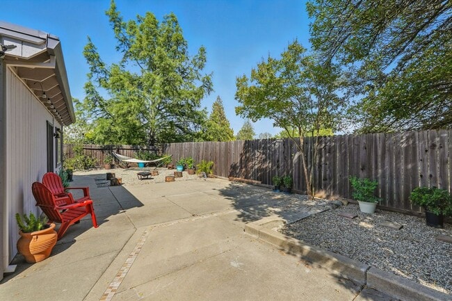 Building Photo - Single-Story 3 Bedroom Home in Quiet El Dorado Cul-De-Sac! Dog Friendly!