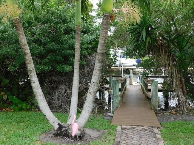 Building Photo - 741 Hummingbird Way