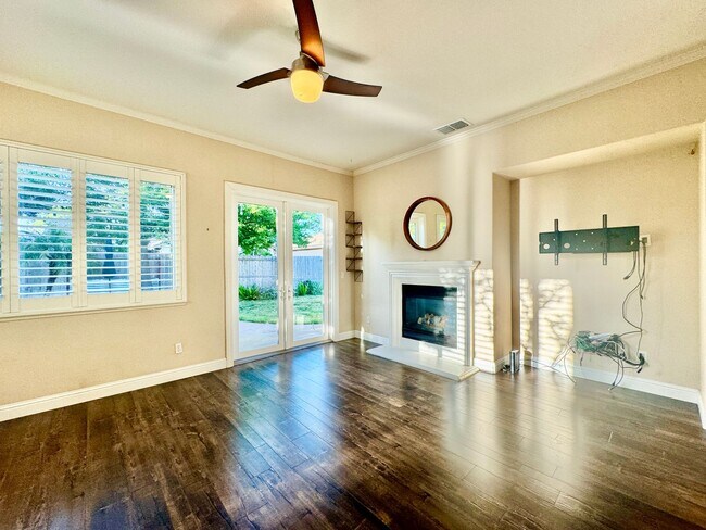 Building Photo - CLEAN AND SPACIOUS ONE STORY, 3 BED, 2 BATH, 2 CAR GARAGE IN WEST SACRAMENTO