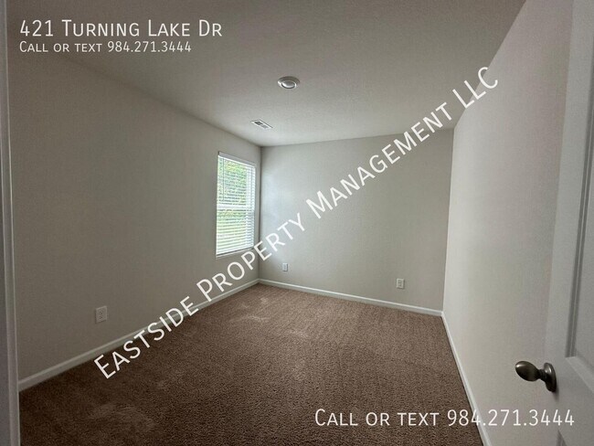 Building Photo - 421 Turning Lk Dr
