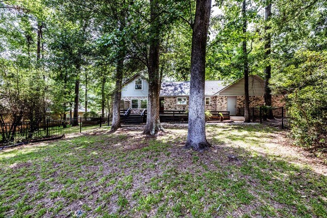 Building Photo - 1006 Amesbury Ct