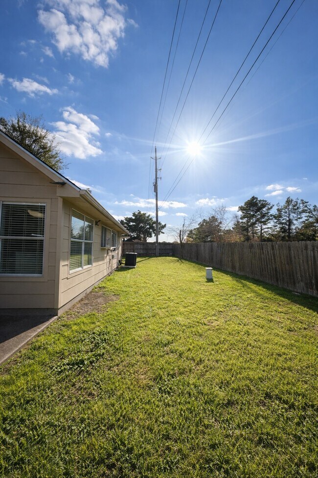 Building Photo - 6415 Autumn Thistle Dr