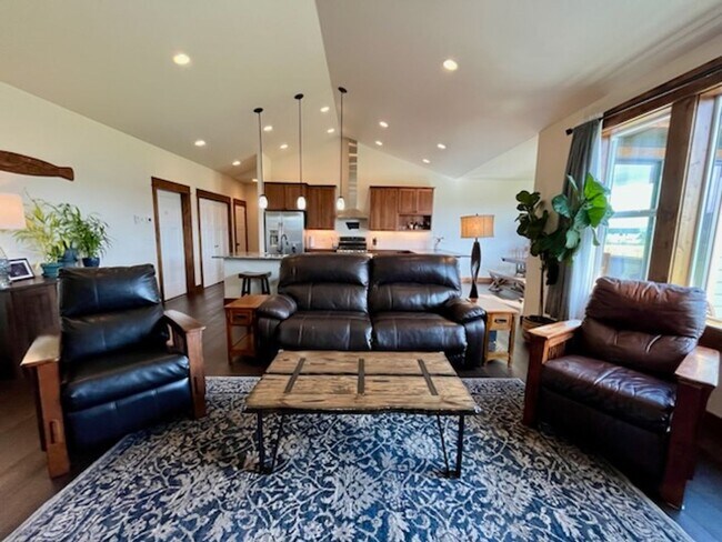Building Photo - 3 Bedroom Home for Rent in West Bozeman! W...