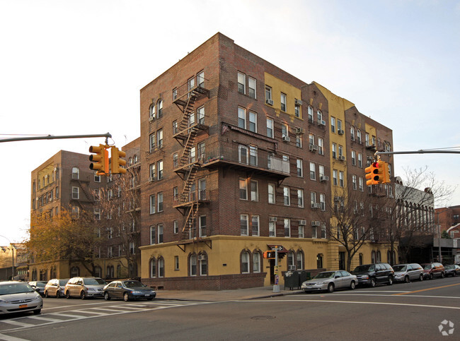 Primary Photo - 4701 15th Ave