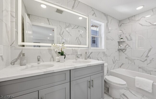 Building Photo - 139 N 15th St