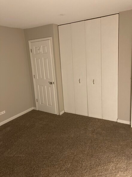 Building Photo - 5854 Forest View Rd