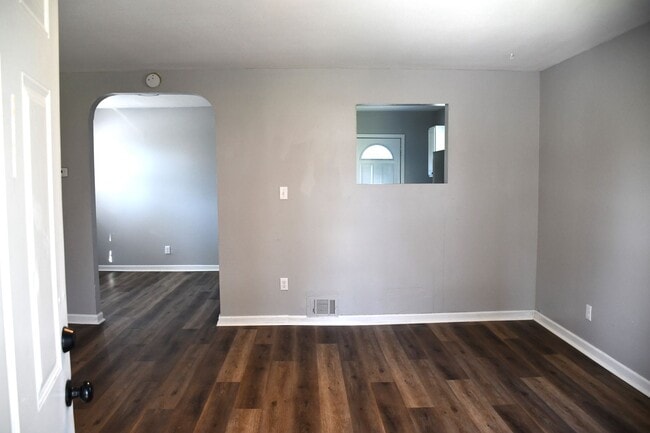 Building Photo - NEW LISTING!!! 3 Bedroom House - MOVE IN SPECIAL