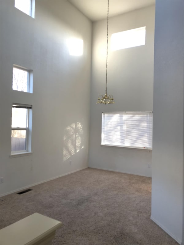 Building Photo - 944 NW Oak Pl