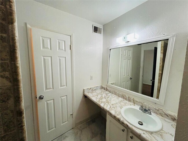 Building Photo - 3912 Crayrich Cir
