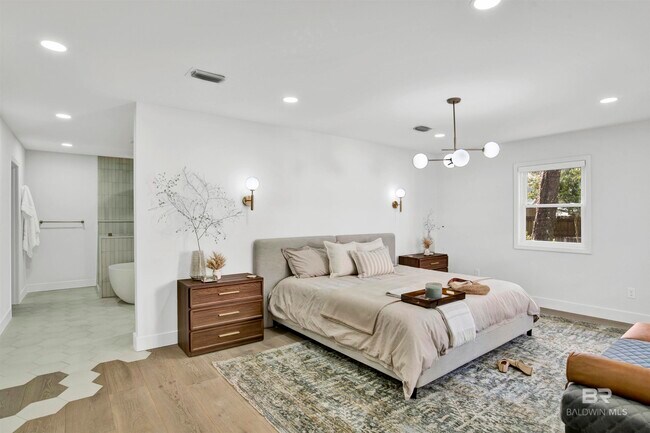 Building Photo - 380 S Church St