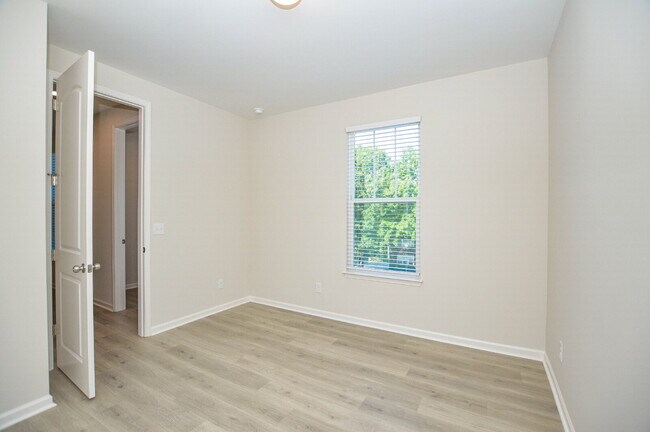Building Photo - Brand-New 5 Bedroom Lake Shore Home in Tega Cay with Flexible Lease Options