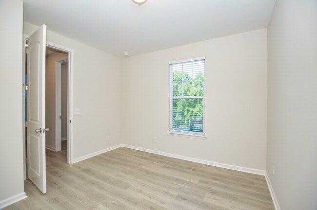 Building Photo - New Price | Brand-New 5 Bedroom Tega Cay Home with Flexible Lease Options