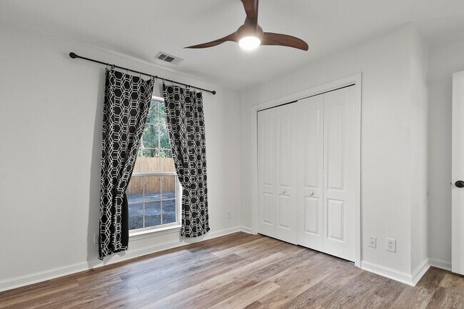 Building Photo - 110 St Ives Way
