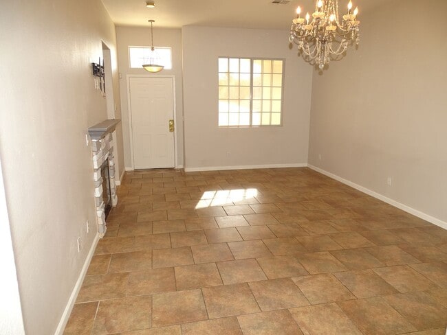 Building Photo - Beautiful One Story 2 Bedroom Townhome Wit...