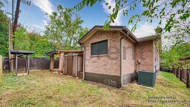 Building Photo - 9015 Jean Verte