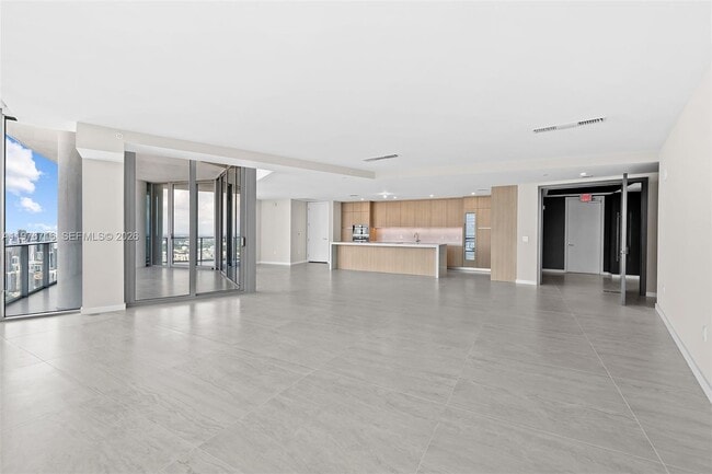 Building Photo - 851 NE 1st Ave