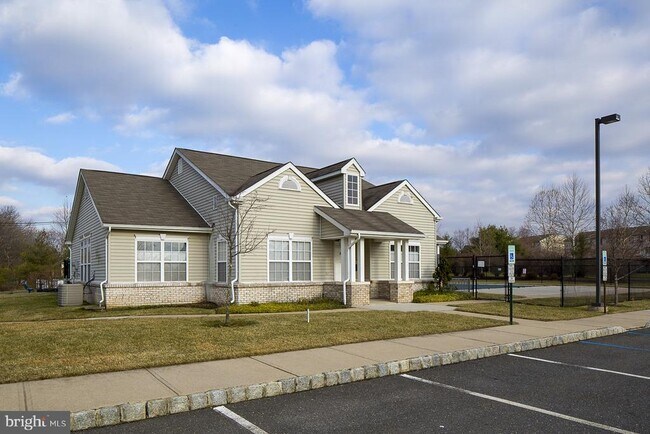 Building Photo - 27 Richards Rd