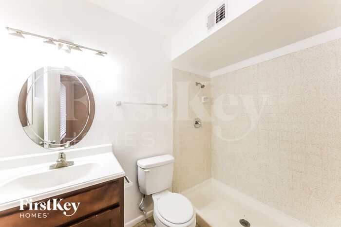 Building Photo - 2121 W Wickieup Ln