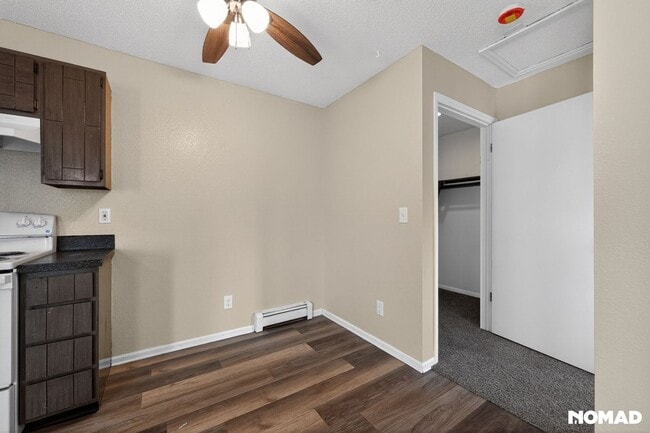 Building Photo - 820 Stone Mountain Ct