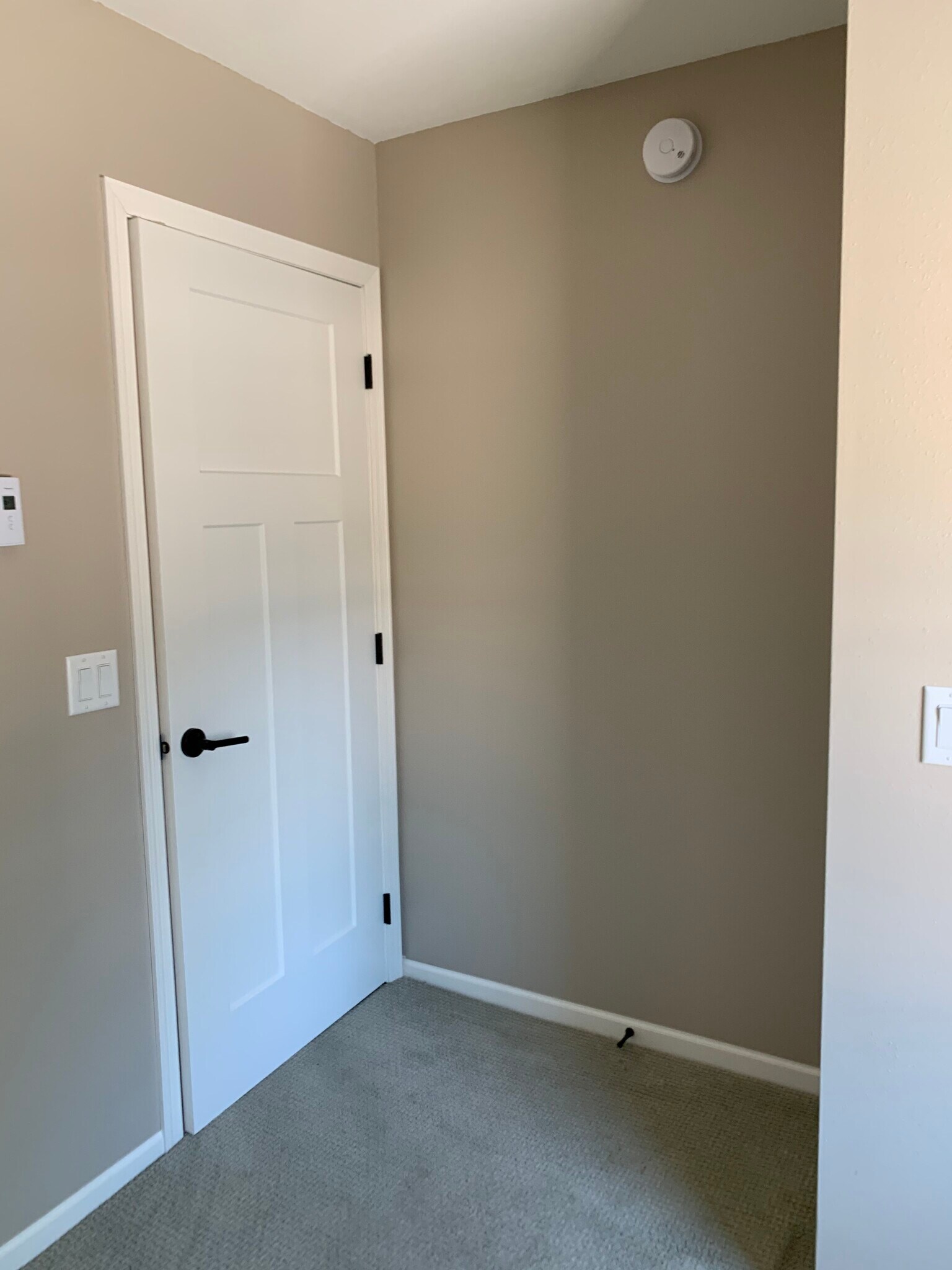 Building Photo - 465 W 5th St