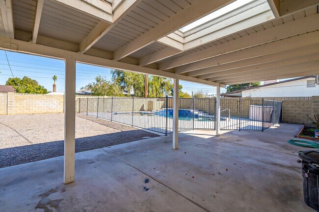 Building Photo - 3bed/2bath with pool in Scottsdale Highlands!