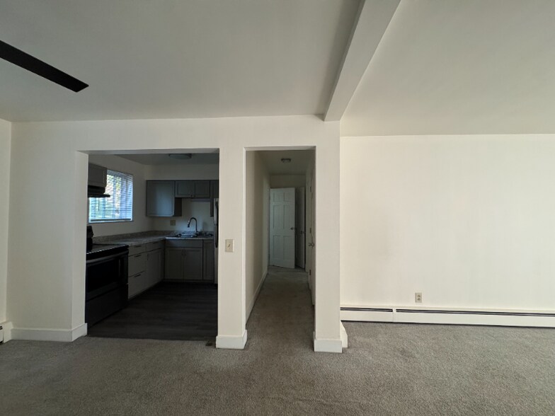 Building Photo - 505 Sandheger Pl