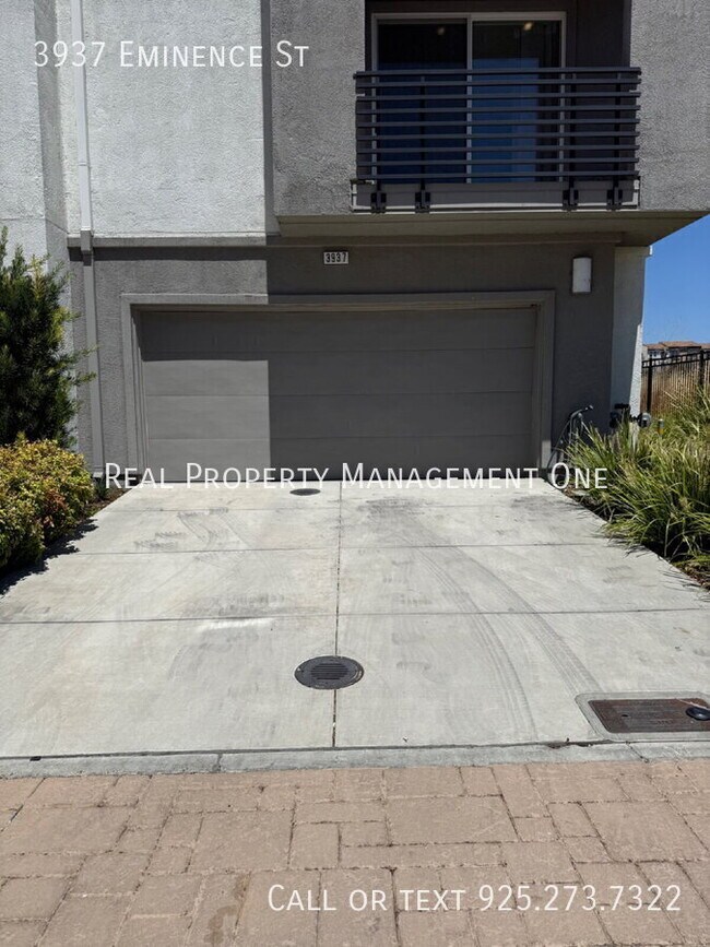 Building Photo - 3937 Eminence St