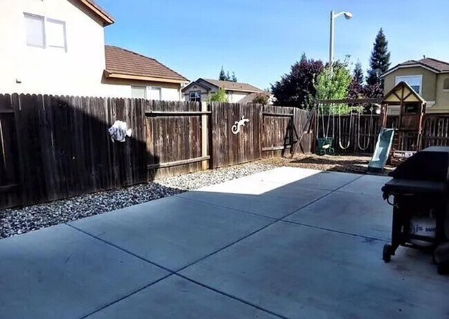 Building Photo - Your Next Home in One of Roseville’s Most Desired Neighborhoods!