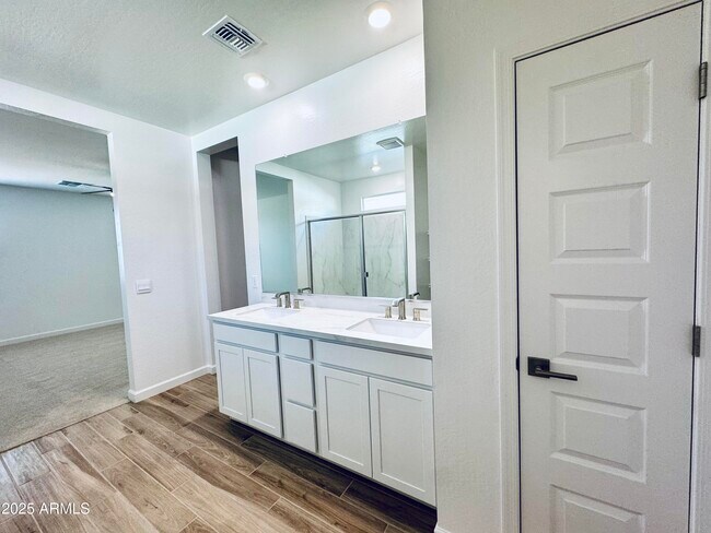 Building Photo - 15402 W Cottontail Ln