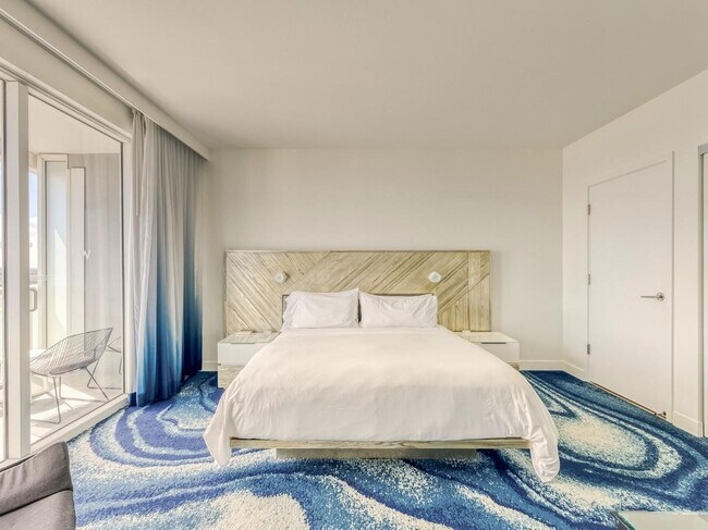 Building Photo - 3101 Bayshore Dr