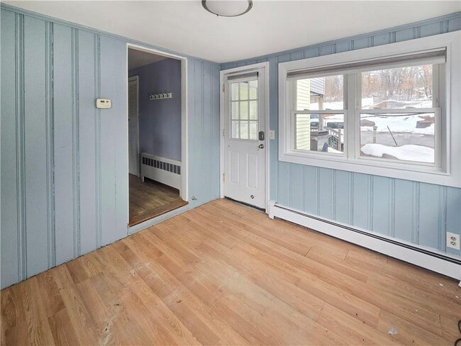 Building Photo - 930 Elm St