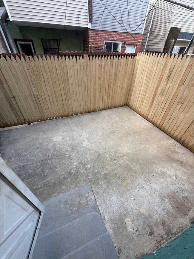 Building Photo - 2246 S 15th St