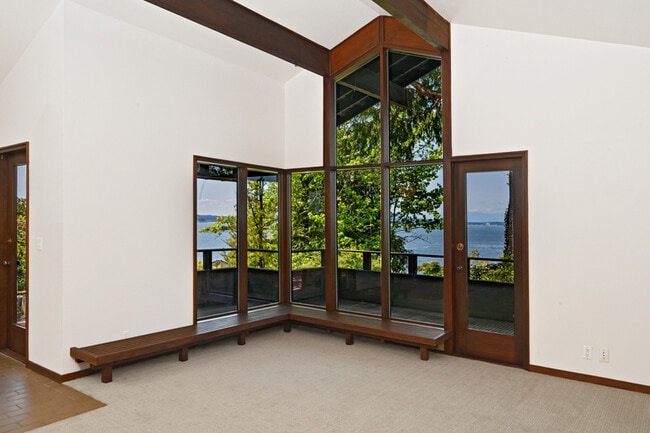 Building Photo - 9309 Fauntleroy Wy SW
