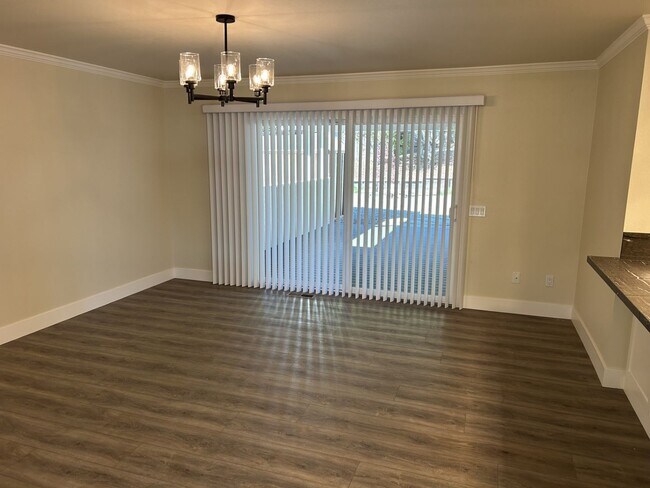 Building Photo - Beautifully Remodeled President’s Neighborhood Home