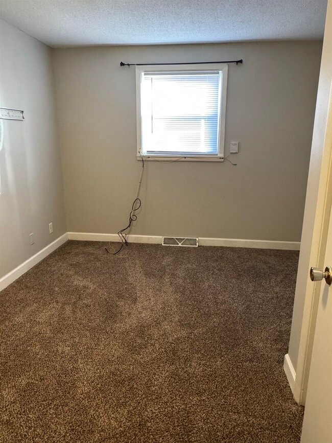 Building Photo - 932 Pius Ln