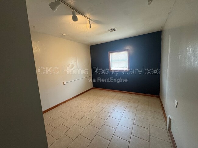 Building Photo - 630 SE 21st St