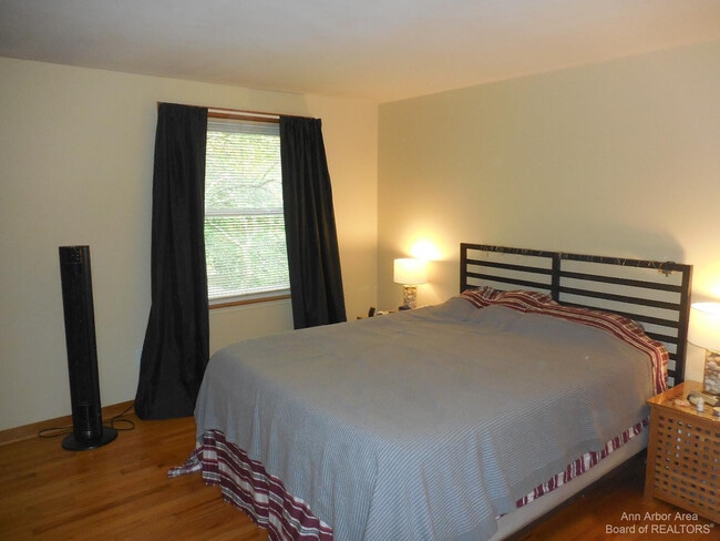 Building Photo - 3253 Lockridge Dr