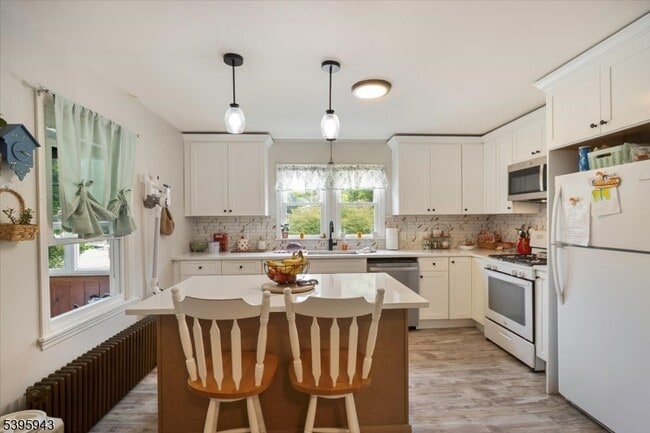 Building Photo - 21 Munson St