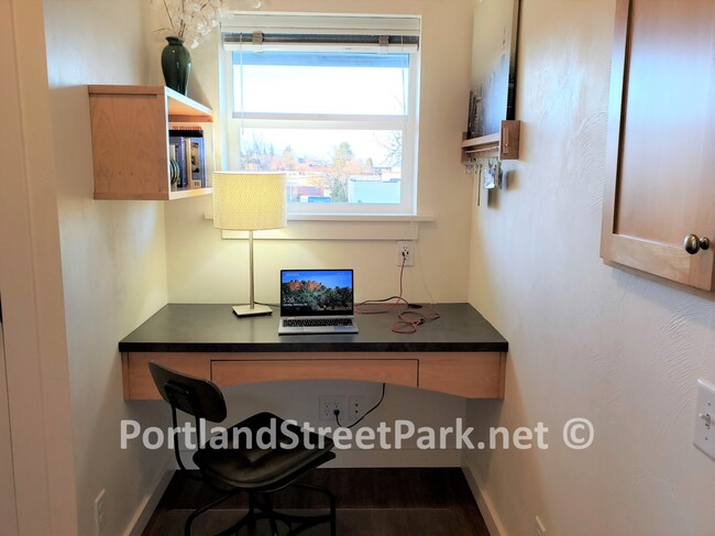 Built-in desk in office alcove - 2929 Portland St