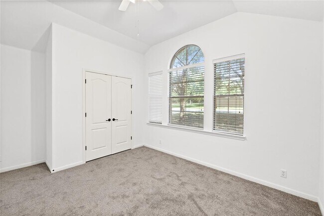 Building Photo - 250 Maeves Way